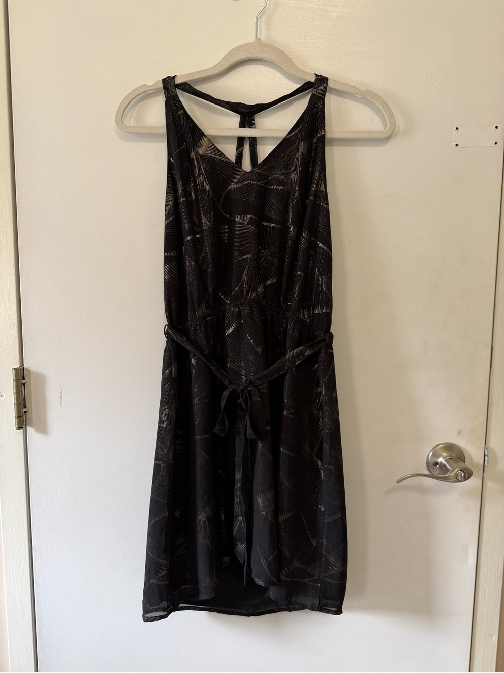 Forever 21 Black Sleeveless Tie-Waist Dress with Subtle Metallic Print Size M